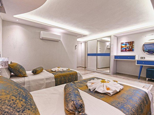 gece - Kasım
| Kalkan Akbel'de Deniz Manzaralı Lüks Villa: Isıtmalı Havuz ve Jakuzi İle Konforlu Tatil