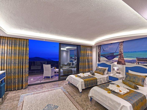 gece - Kasım
| Kalkan Akbel'de Deniz Manzaralı Lüks Villa: Isıtmalı Havuz ve Jakuzi İle Konforlu Tatil