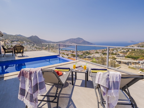 gece - Kasım
| Kalkan Kızıltaş'ta Deniz Manzaralı, Jakuzili Lüks Villa Tatili: 10 Kişilik Özel Cennet