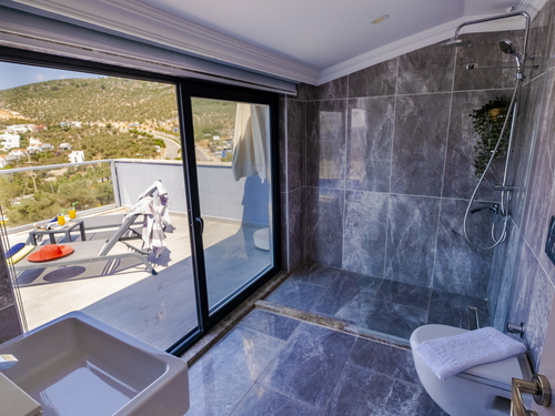 gece - Kasım
| Kalkan Kızıltaş'ta Deniz Manzaralı, Jakuzili Lüks Villa Tatili: 10 Kişilik Özel Cennet