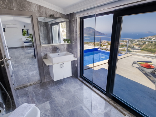 gece - Kasım
| Kalkan Kızıltaş'ta Deniz Manzaralı, Jakuzili Lüks Villa Tatili: 10 Kişilik Özel Cennet