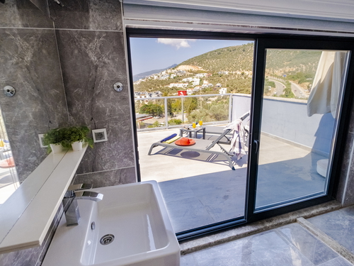 gece - Kasım
| Kalkan Kızıltaş'ta Deniz Manzaralı, Jakuzili Lüks Villa Tatili: 10 Kişilik Özel Cennet