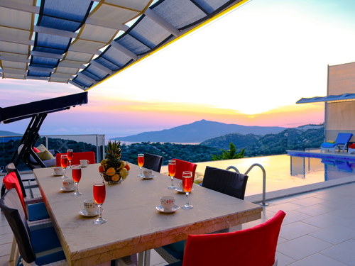  gece  -  Kasım
  | Kalkan Kördere’de Jakuzili ve Isıtmalı Havuzlu 8 Kişilik Lüks Villa