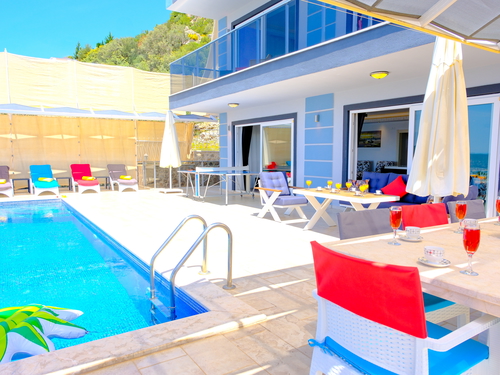  gece  -  Kasım
  | Kalkan Kördere’de Jakuzili ve Isıtmalı Havuzlu 8 Kişilik Lüks Villa