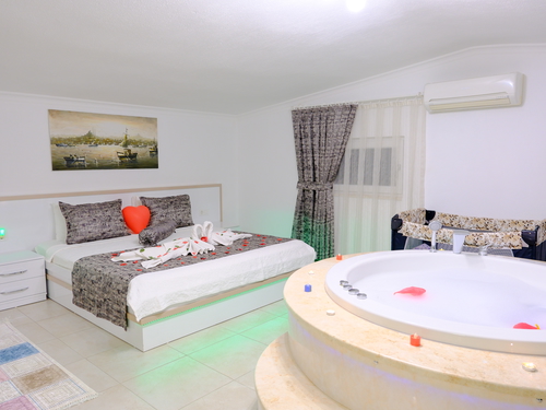  gece  -  Kasım
  | Kalkan Kördere’de Jakuzili ve Isıtmalı Havuzlu 8 Kişilik Lüks Villa
