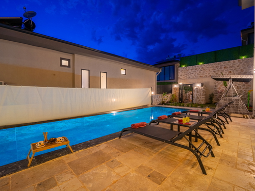 gece - Kasım
| Kalkan Yeşilköy’de Jakuzili, 4 Kişilik Doğa İçinde Özel Havuzlu Kiralık Villa