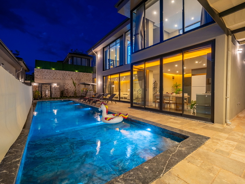  gece  -  Kasım
  | Kalkan Yeşilköy’de Jakuzili, 4 Kişilik Doğa İçinde Özel Havuzlu Kiralık Villa