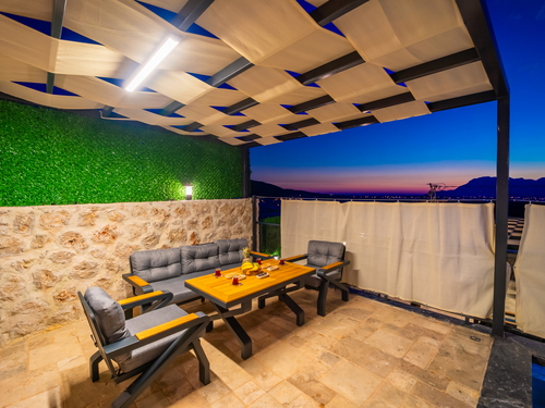  gece  -  Kasım
  | Kalkan Yeşilköy’de Jakuzili, 4 Kişilik Doğa İçinde Özel Havuzlu Kiralık Villa
