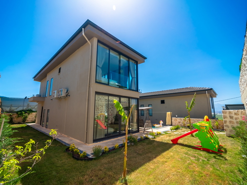  gece  -  Kasım
  | Kalkan Yeşilköy’de Jakuzili, 4 Kişilik Doğa İçinde Özel Havuzlu Kiralık Villa