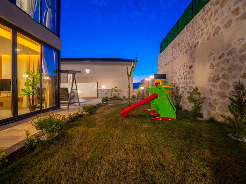 gece - Kasım
| Kalkan Yeşilköy’de Jakuzili, 4 Kişilik Doğa İçinde Özel Havuzlu Kiralık Villa
