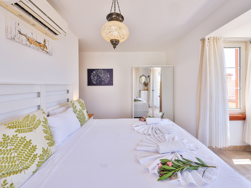  gece  -  Kasım
  | Kalkan İncebel Deniz Manzaralı Lüks Villa (6 Kişilik, Site Olanaklarıyla)