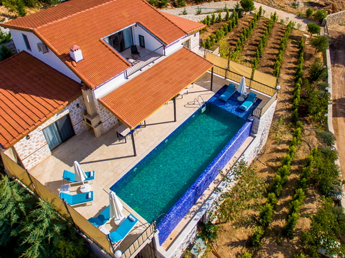  gece  -  Kasım
  | Kalkan Sarıbelen Isıtmalı Havuzlu Villa (6 Kişilik, Doğa İçinde)
