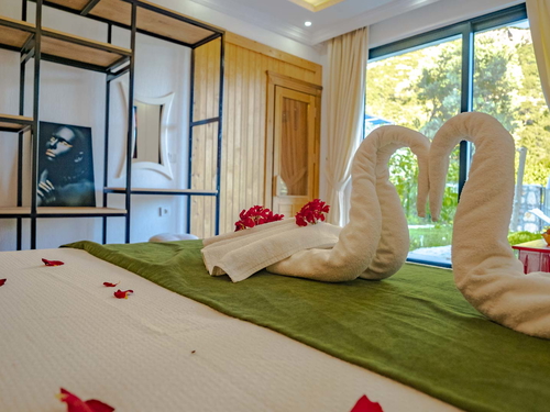  gece  -  Kasım
  | Kalkan İslamlar'da Korunaklı Aile Villası: 5 Kişilik Özel Havuzlu Tatil Cenneti