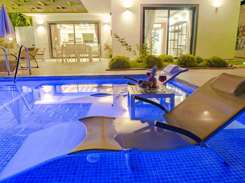  gece  -  Kasım
  | Kalkan İslamlar'da Korunaklı Aile Villası: 5 Kişilik Özel Havuzlu Tatil Cenneti