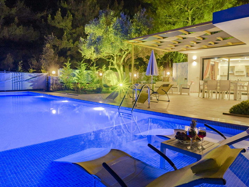  gece  -  Kasım
  | Kalkan İslamlar'da Korunaklı Aile Villası: 5 Kişilik Özel Havuzlu Tatil Cenneti