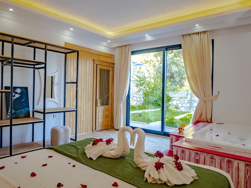  gece  -  Kasım
  | Kalkan İslamlar'da Korunaklı Aile Villası: 5 Kişilik Özel Havuzlu Tatil Cenneti
