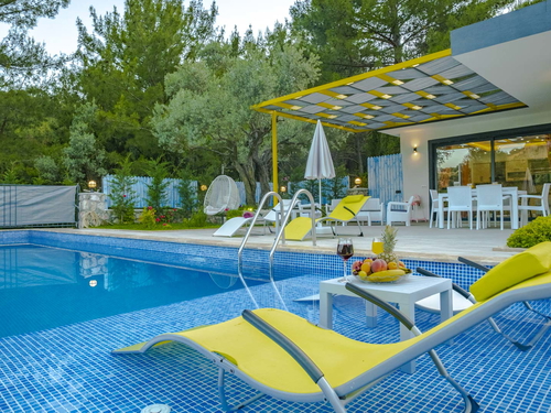 gece - Kasım
| Kalkan İslamlar'da Korunaklı Aile Villası: 5 Kişilik Özel Havuzlu Tatil Cenneti