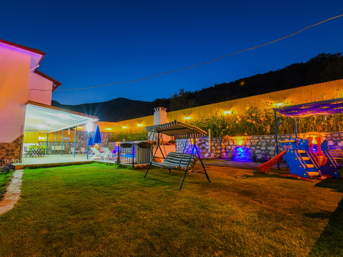 gece - Kasım
| Kalkan Sarıbelen Muhafazakar Villa (6 Kişilik, Jakuzili, Doğa İçinde)