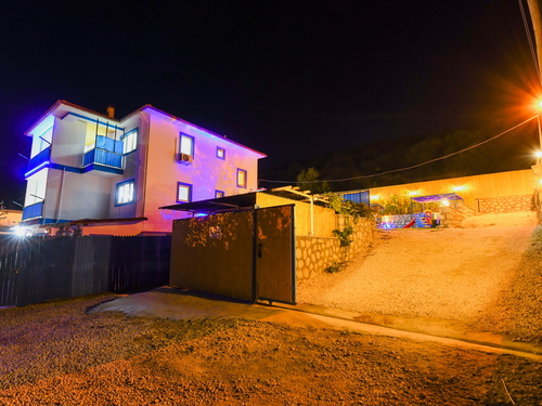 gece - Kasım
| Kalkan Sarıbelen Muhafazakar Villa (6 Kişilik, Jakuzili, Doğa İçinde)