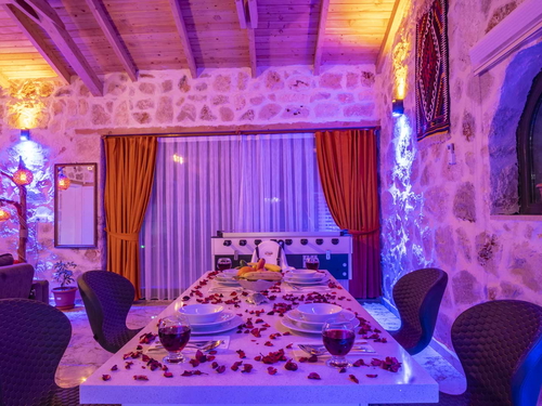  gece  -  Kasım
  | Antalya Kalkan Sarıbelen'de Doğanın Kalbinde Özel Havuzlu Jakuzili Lüks Tatil Deneyimi