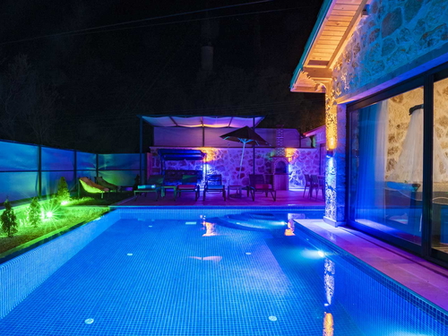 gece - Kasım
| Antalya Kalkan Sarıbelen'de Doğanın Kalbinde Özel Havuzlu Jakuzili Lüks Tatil Deneyimi