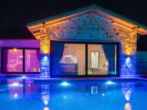 gece - Kasım
| Antalya Kalkan Sarıbelen'de Doğanın Kalbinde Özel Havuzlu Jakuzili Lüks Tatil Deneyimi