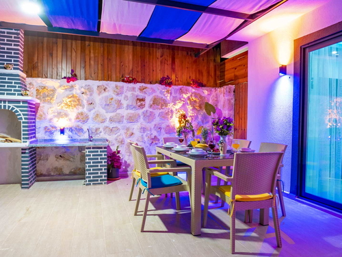 gece - Kasım
| Kalkan Akbel Muhafazakar Villa (4 Kişilik, Çocuk Havuzlu, Jakuzili Seçenekli)