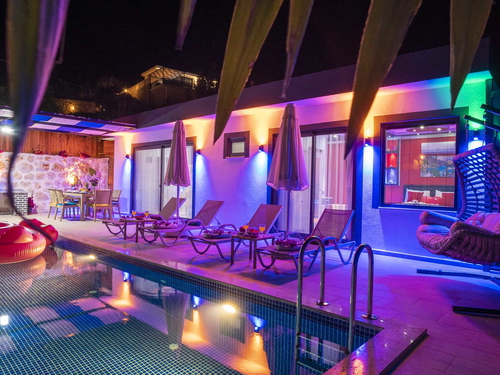  gece  -  Kasım
  | Kalkan Akbel Muhafazakar Villa (4 Kişilik, Çocuk Havuzlu, Jakuzili Seçenekli)