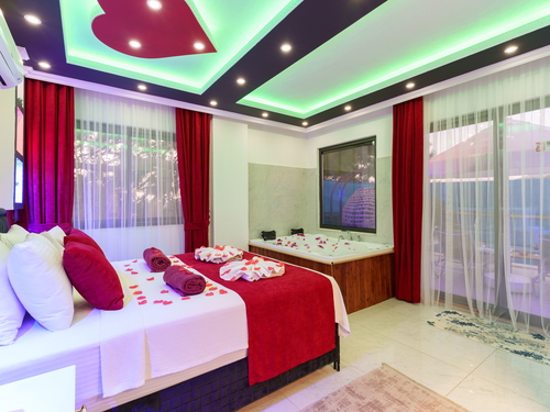  gece  -  Kasım
  | Kalkan Akbel Muhafazakar Villa (4 Kişilik, Çocuk Havuzlu, Jakuzili Seçenekli)