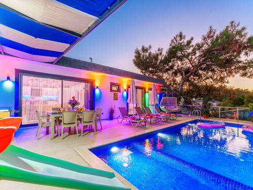  gece  -  Kasım
  | Kalkan Akbel Muhafazakar Villa (4 Kişilik, Çocuk Havuzlu, Jakuzili Seçenekli)