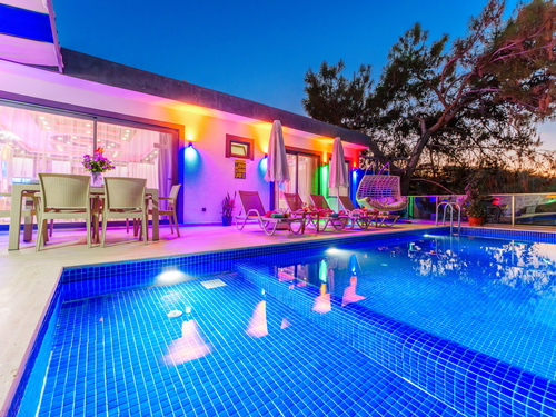  gece  -  Kasım
  | Kalkan Akbel Muhafazakar Villa (4 Kişilik, Çocuk Havuzlu, Jakuzili Seçenekli)