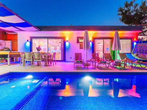  gece  -  Kasım
  | Kalkan Akbel Muhafazakar Villa (4 Kişilik, Çocuk Havuzlu, Jakuzili Seçenekli)