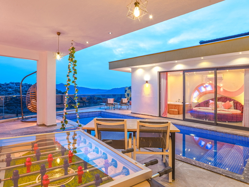 gece - Kasım
| Kalkan Kördere'de Romantik Balayı Villası: Deniz Manzaralı, Korunaklı Havuzlu, Jakuzili ve Eşsiz Gün Batımı Deneyimi
