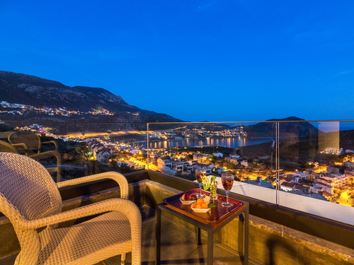  gece  -  Kasım
  | Kalkan Merkezde Ultra Lüks Villa: Deniz Manzaralı Havuz, 8 Kişilik