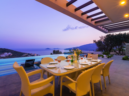  gece  -  Kasım
  | Kalkan Merkezde Ultra Lüks Villa: Deniz Manzaralı Havuz, 8 Kişilik