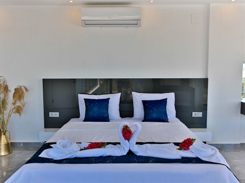  gece  -  Kasım
  | Kalkan Yeşilköy, Gemicik Mevkiinde, Muhafazakar ve Jakuzili Bahçeli Villa