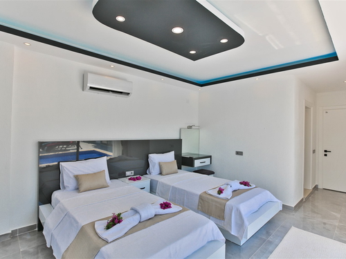 gece - Kasım
| Kalkan Yeşilköy, Gemicik Mevkiinde, Muhafazakar ve Jakuzili Bahçeli Villa