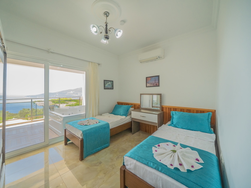  gece  -  Kasım
  | Kalkan'da Lüks Villa: Deniz Manzaralı, Isıtmalı Havuzlu, 14 Kişilik