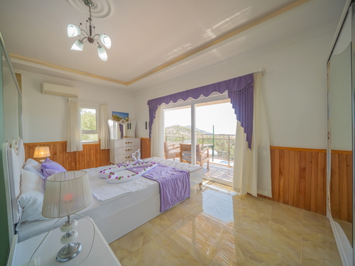  gece  -  Kasım
  | Kalkan'da Lüks Villa: Deniz Manzaralı, Isıtmalı Havuzlu, 14 Kişilik