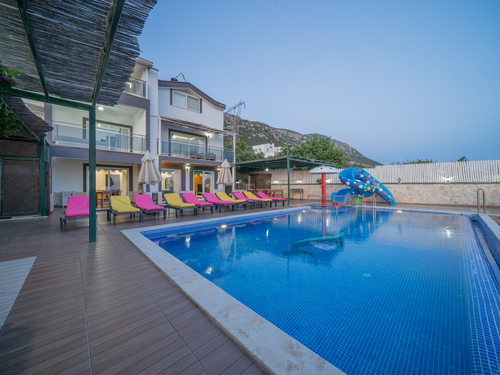  gece  -  Kasım
  | Kalkan'da Lüks Villa: Deniz Manzaralı, Isıtmalı Havuzlu, 14 Kişilik