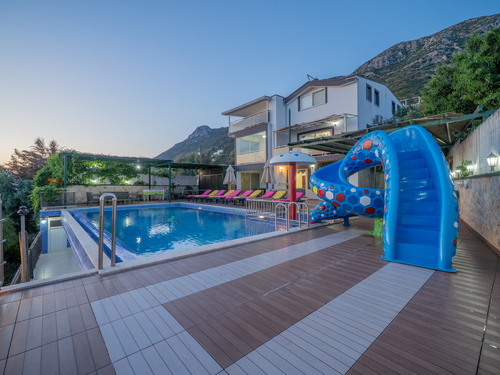 gece  -  Kasım
  | Kalkan'da Lüks Villa: Deniz Manzaralı, Isıtmalı Havuzlu, 14 Kişilik