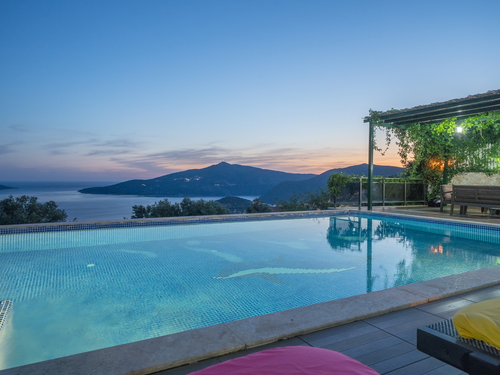  gece  -  Kasım
  | Kalkan'da Lüks Villa: Deniz Manzaralı, Isıtmalı Havuzlu, 14 Kişilik
