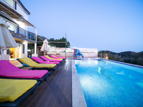 gece  -  Kasım
  | Kalkan'da Lüks Villa: Deniz Manzaralı, Isıtmalı Havuzlu, 14 Kişilik