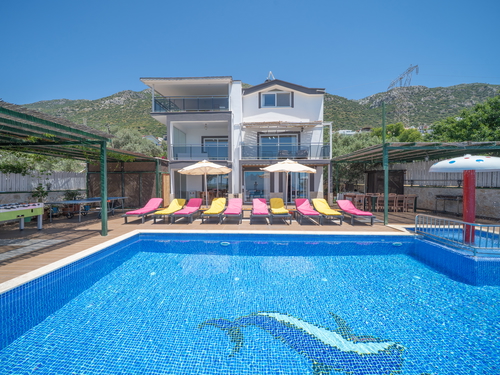  gece  -  Kasım
  | Kalkan'da Lüks Villa: Deniz Manzaralı, Isıtmalı Havuzlu, 14 Kişilik